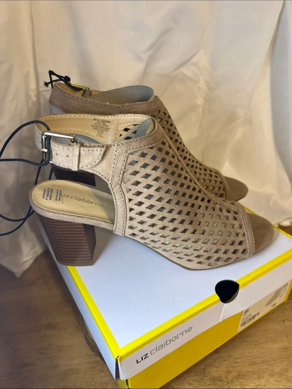 Liz Claiborne Gemma Putty Perforated Peep-Toe Block Heel Sandals Womens Size 9